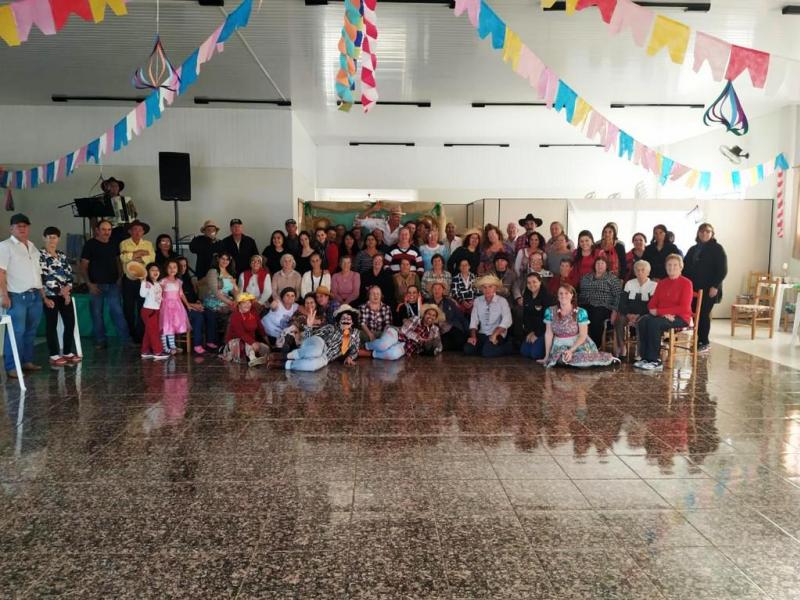 SECRETARIA DE ASSISTÊNCIA SOCIAL REALIZA FESTA JULINA DA MELHOR IDADE